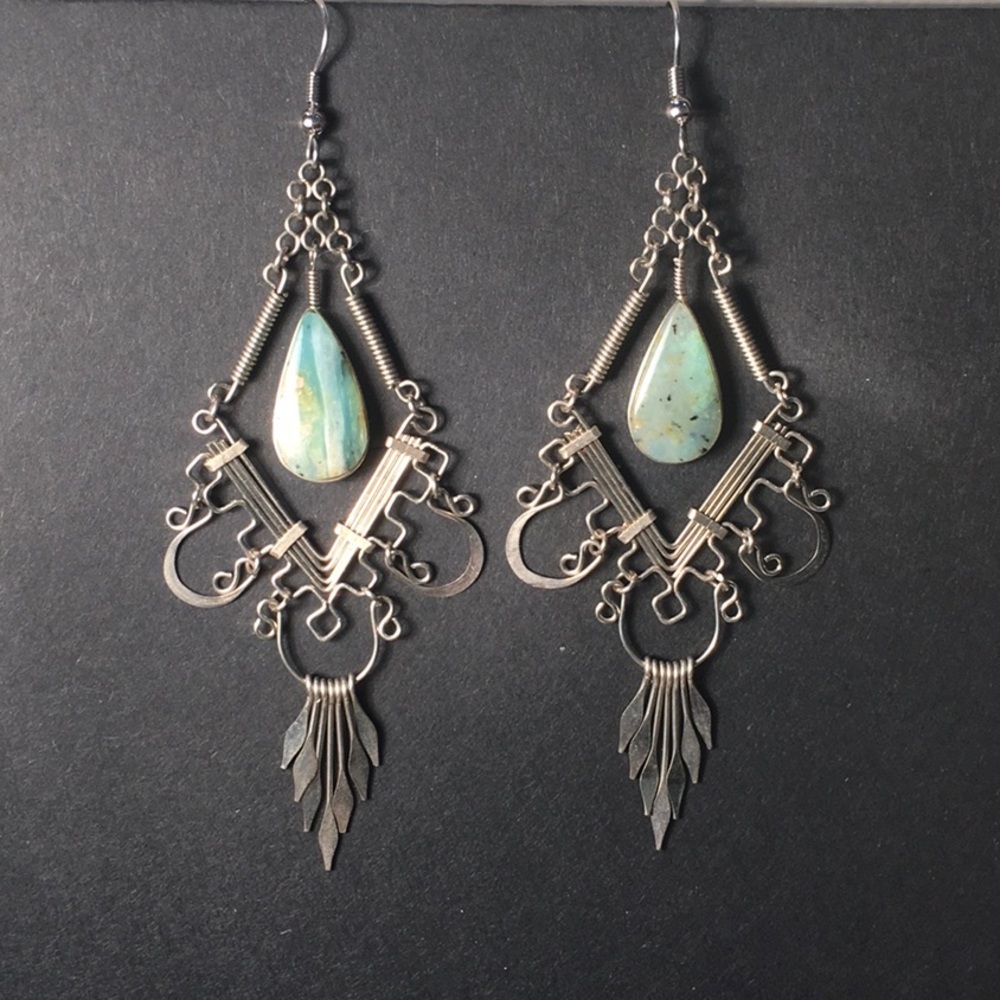 VINTAGE Silver Green stone dangle pierced earrings 4in length Stunning bohemian